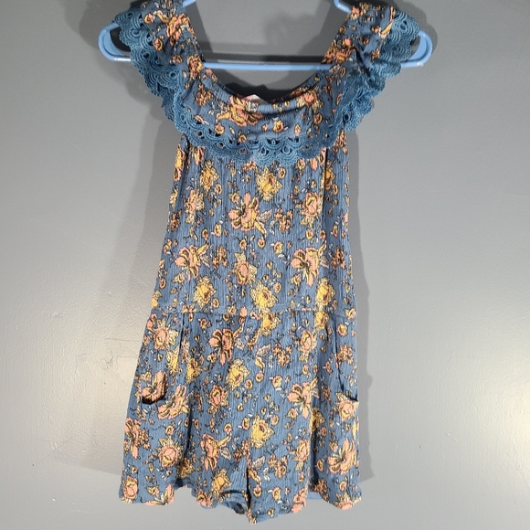 Mikey and Joey floral blouse - Picture 6 of 6